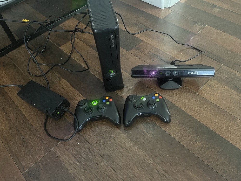 Xbox 360 + 2 Controllers + Kinect🔥TESTED🔥