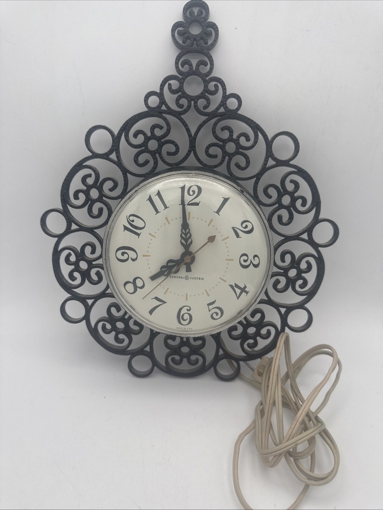 VTG MCM General Electric GE Kitchen Wall Clock Scroll Frame Model 2151 Works