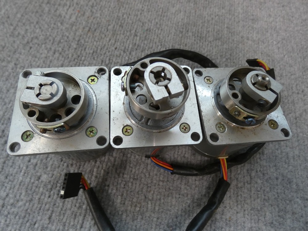 LOT 3 STEP SYN STEPPING MOTORS 103-771-18
