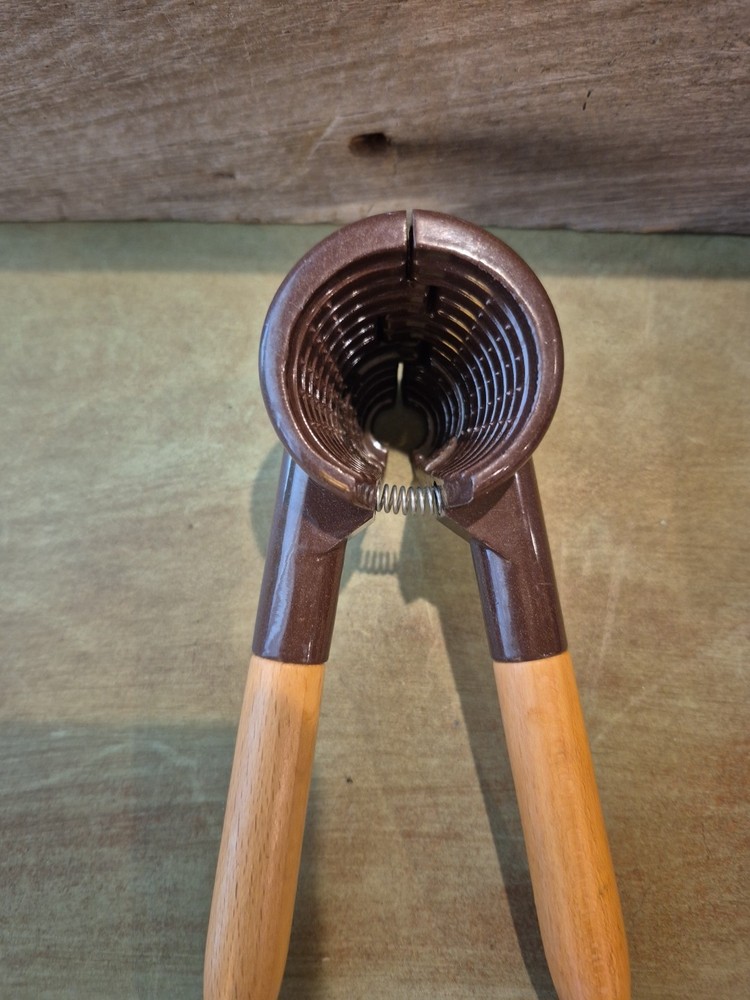 Vintage Style Nutcracker Heavy Duty Nut Cracker Wood Handle Kitchen Tool EUC