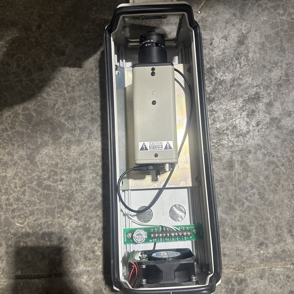 Pelco EH3512-2 Series Environmental Enclosure With SONY CCD-IRIS HyperHAD Camera