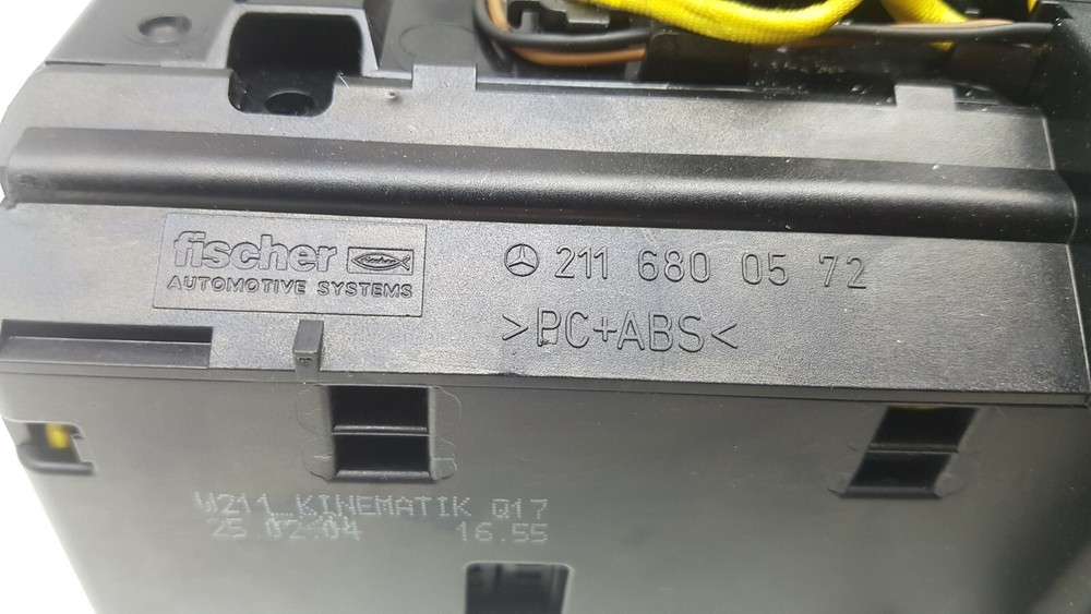 MERCEDES E-CLASS W211 6 DISC CD CHANGER WITH PANEL A2116800552