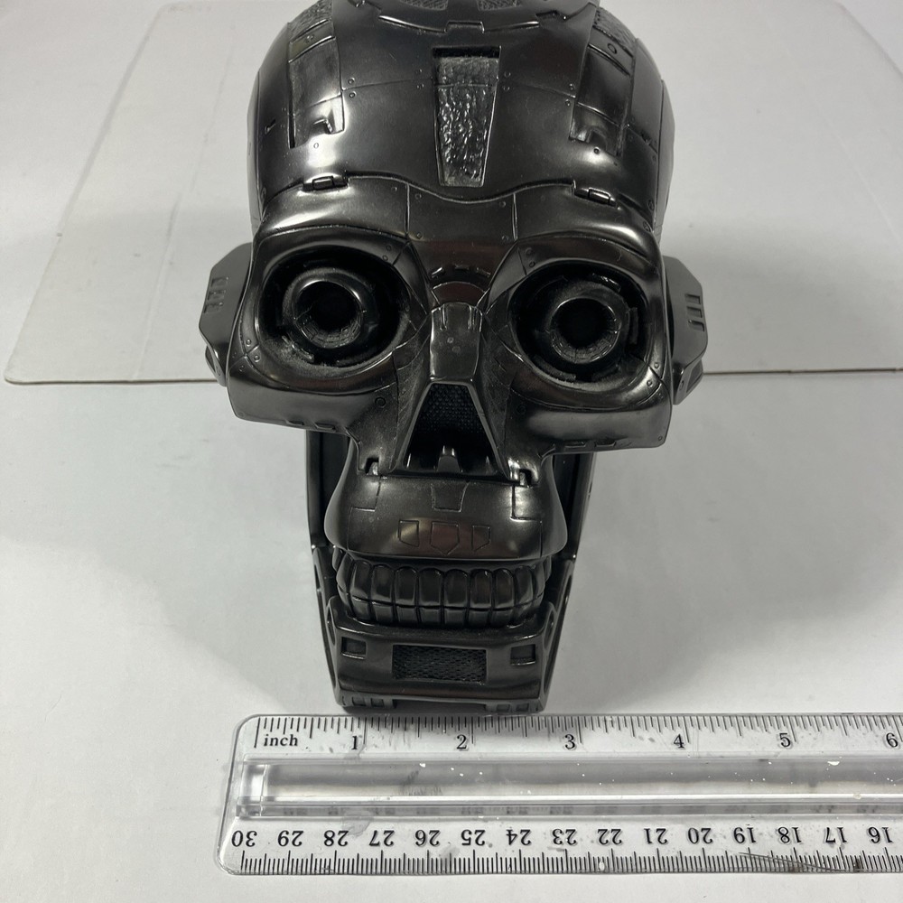 2007 Summit Collection Robotic Skull