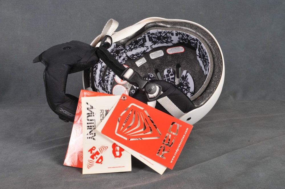 RED Trace Audex Audio Snow/Skate/BMX Helmet White Large