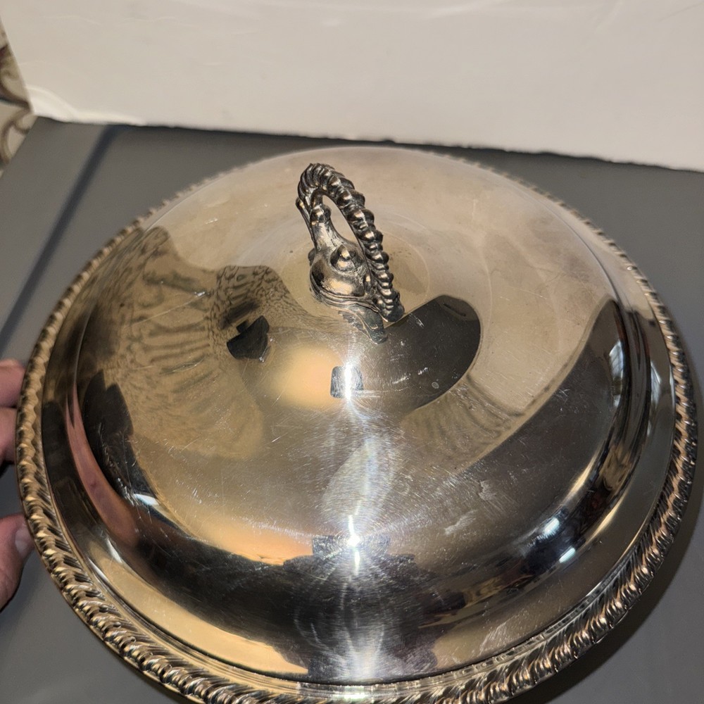 WM ROGERS 862 Silverplate Round Serving Bowl With Lid & PYREX Insert pre owned