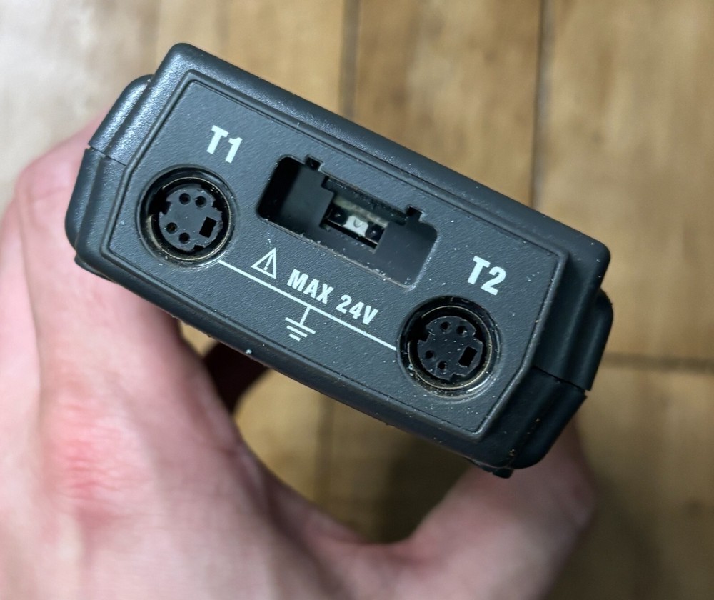 Omega HH126 RTD Datalogger Thermometer with protective case (A)