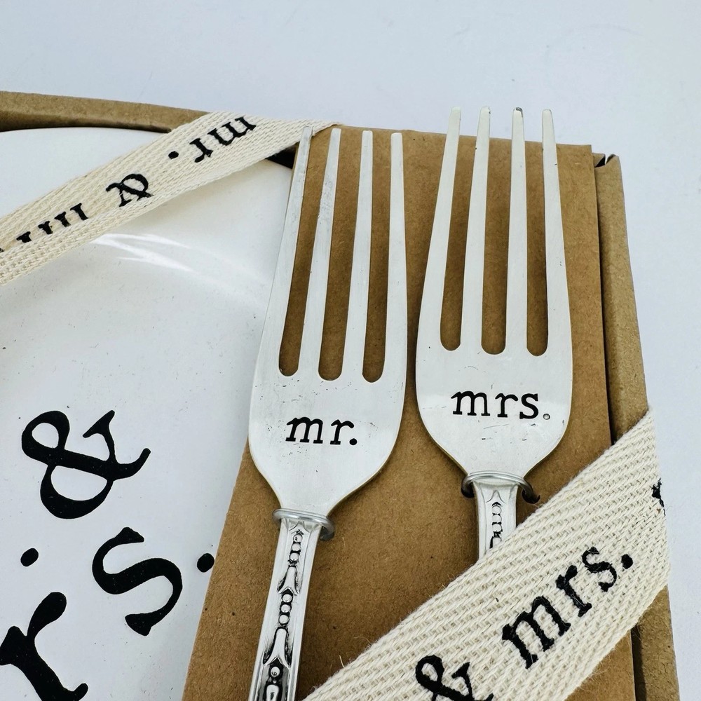Mud Pie Wedding Collection Mr & Mrs Cake Plate Set