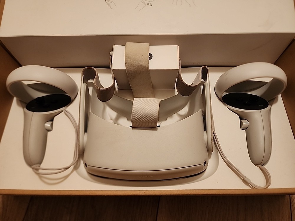 Meta Quest 2 Standalone All-in-One VR Headset