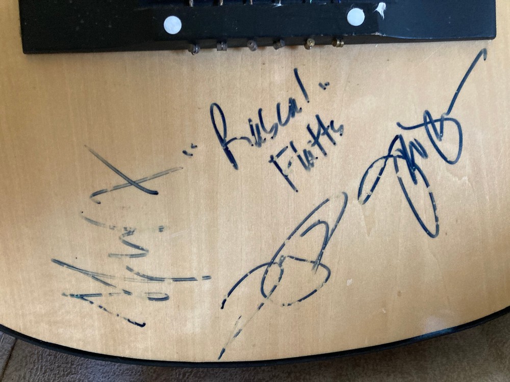 SIGNED RASCAL FLATTS CLASSICAL GUITAR! Nice Collector's Item