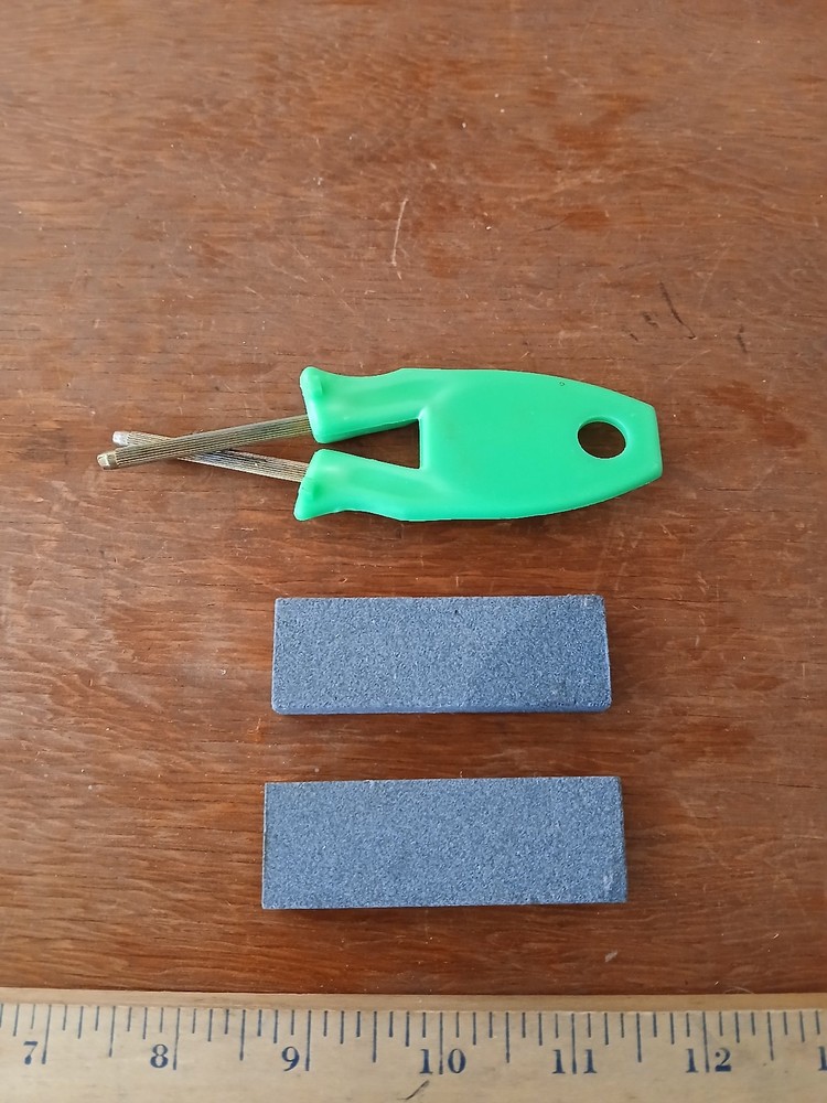 USA Block Sharpner with 2 Sharpening Stones - NOS