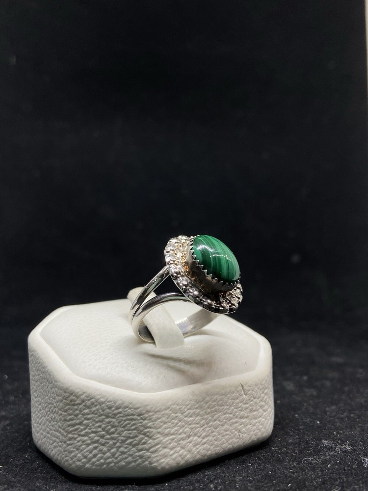 Native American Navajo malachite Sterling Silver circular Ring Size 9.5