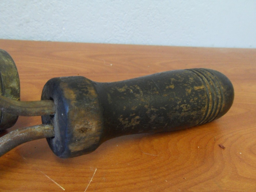 VINTAGE THE MAN BATTERY CELL TESTER AS IS