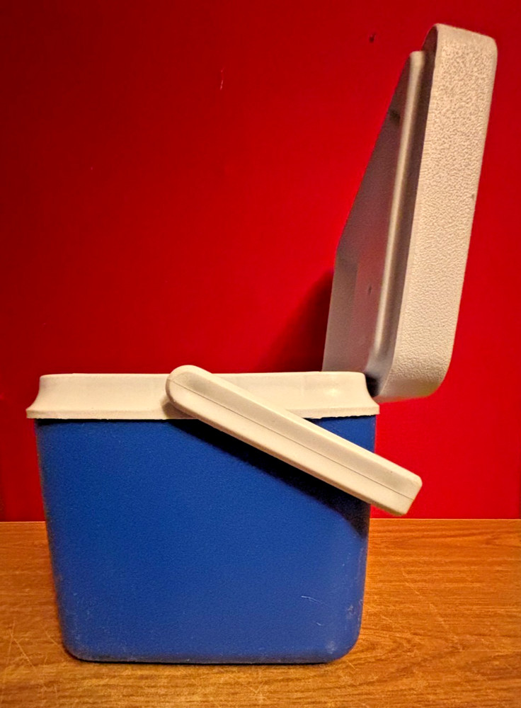 Rubbermade Personal Size Cooler Model 2905