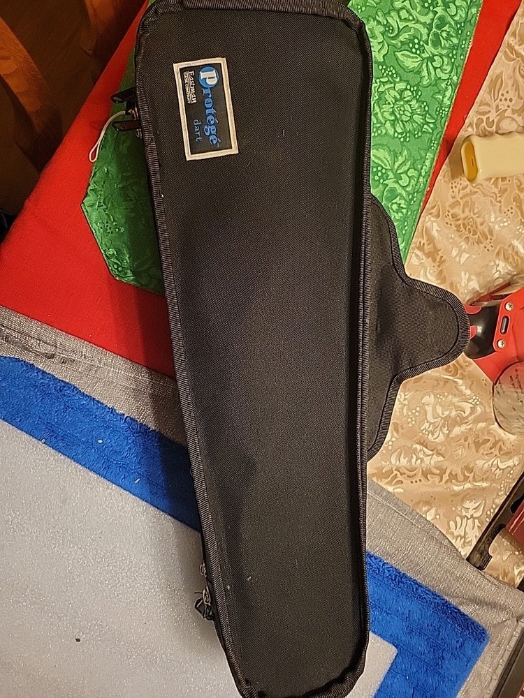 1/4 Eastman Strings Protégé Dart Violin Case