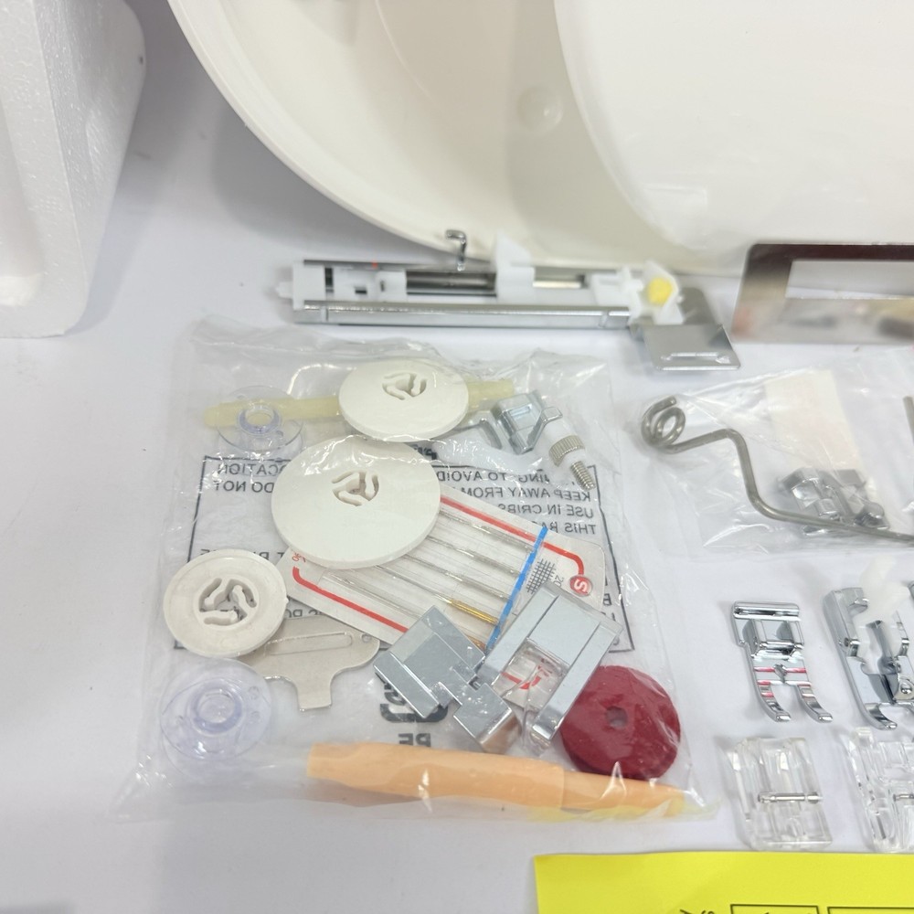 Singer One Plus 1+ Sewing Machine Computerized Brand New Open Box w Extras