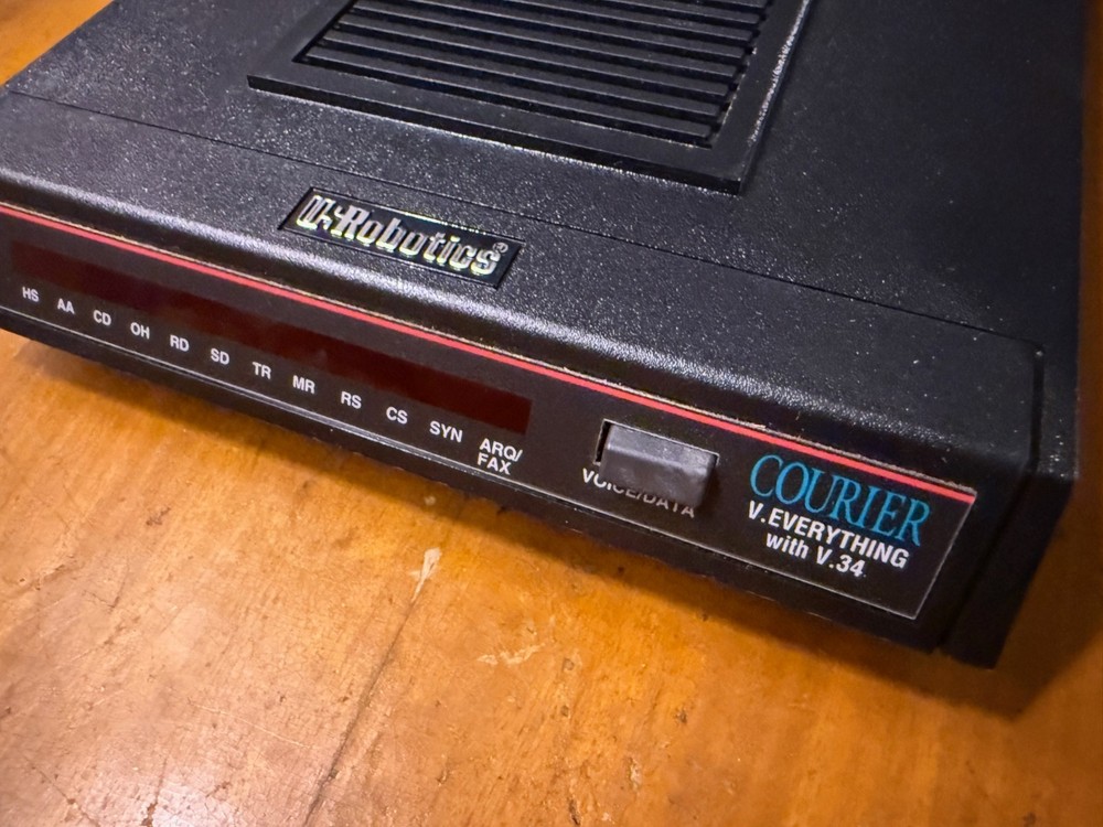 USRobotics Courier V.Everything V.34 33.6K External Modem 1995 Complete Box