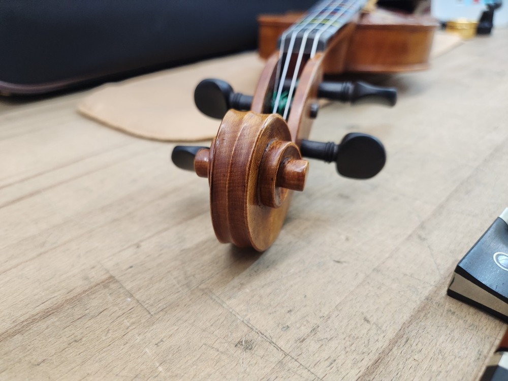 Revelle 500 Violin 4/4 w/ Case & Bow