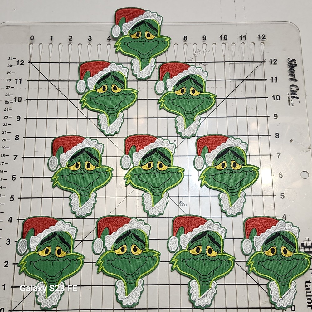 GRINCH / CHRISTMAS EMBROIDERED PATCHES / LOT OF 10