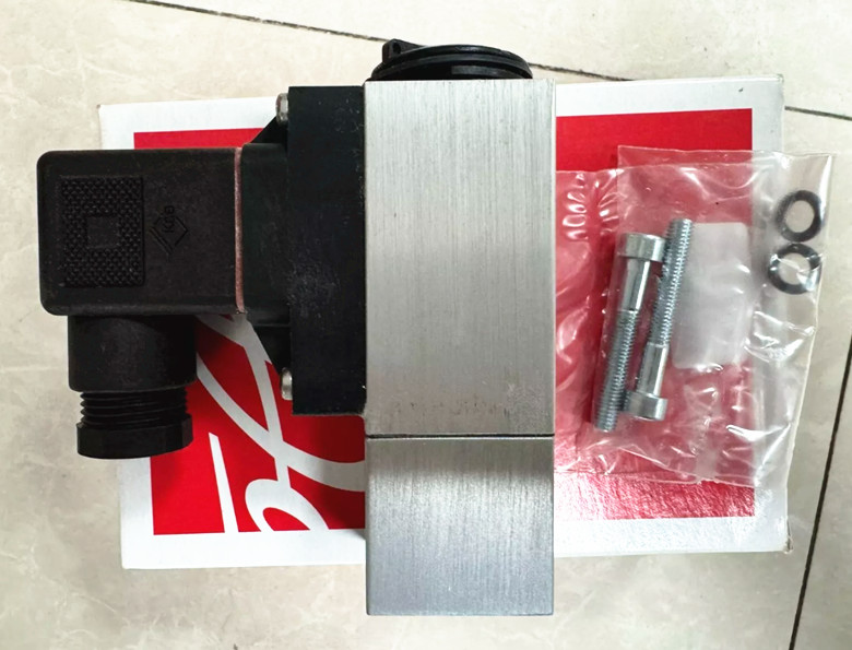 1pcs Danfoss MBC5100 061B000466 sensor