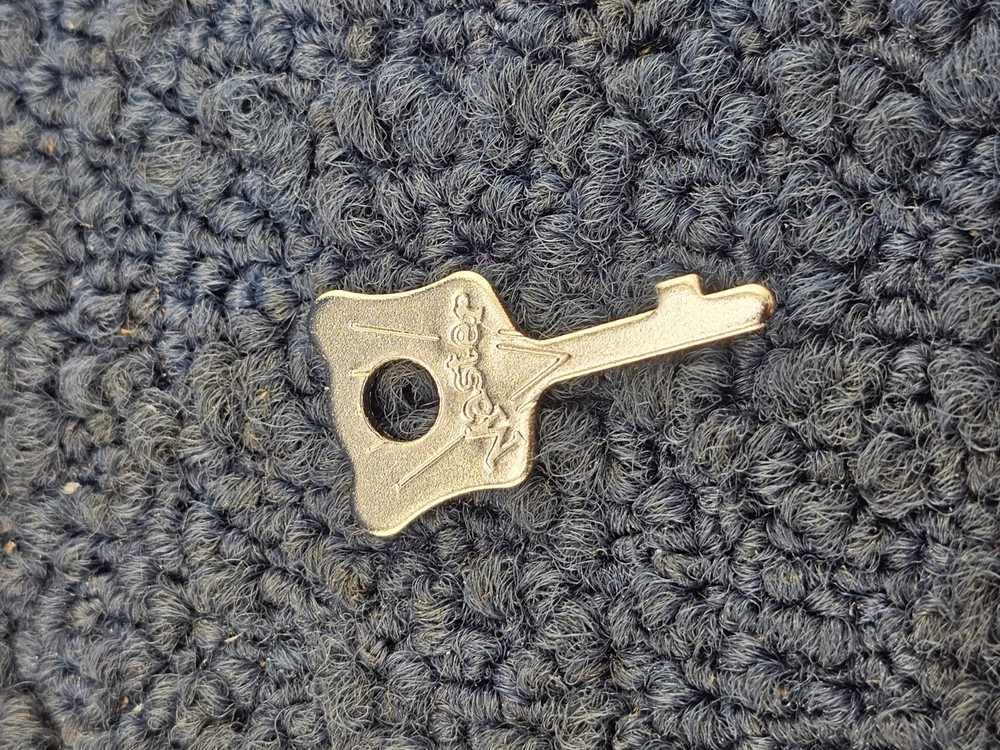 Master Lock 175: Combination Brass Padlock 4 Digit Resettable