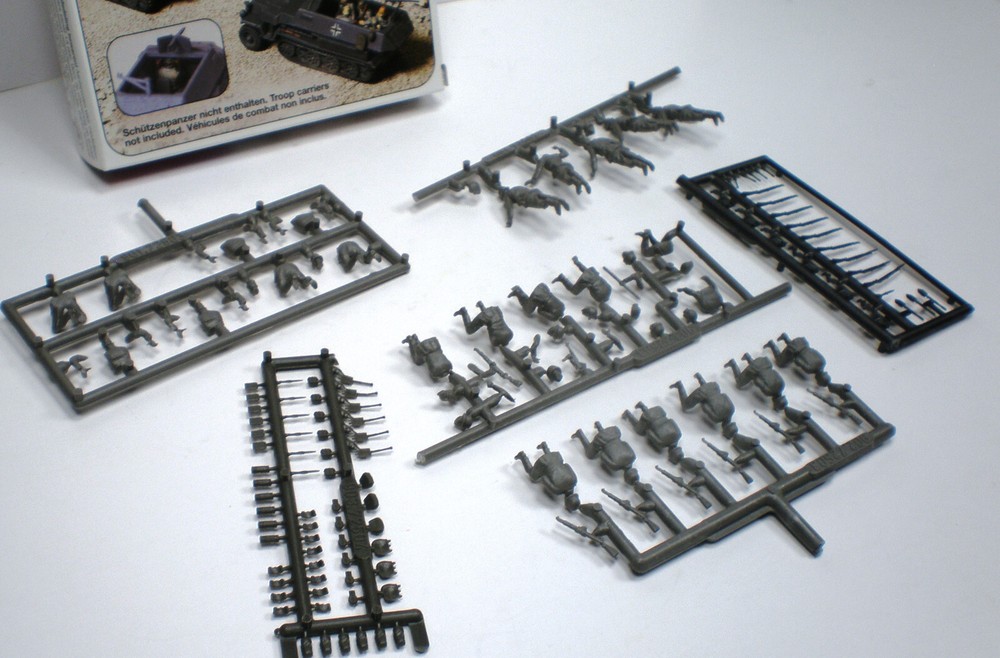 1/72 Scale German WWII Panzer Grenadier Infantry, Preiser