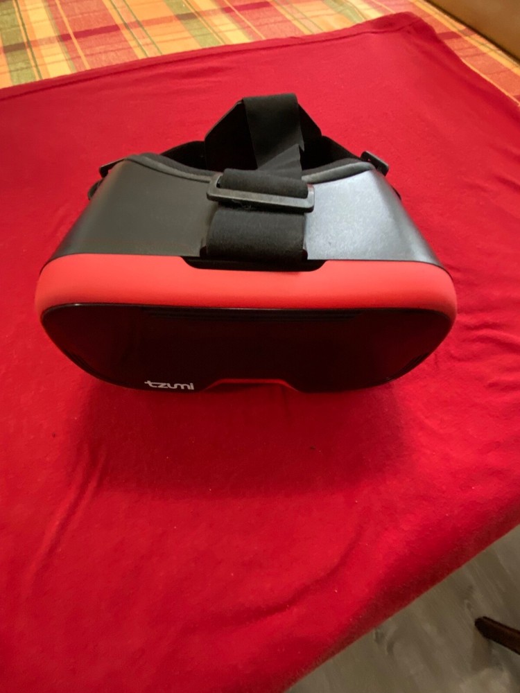 Virtual Reality VR Headset Tzumi Dream Vision with storage bag
