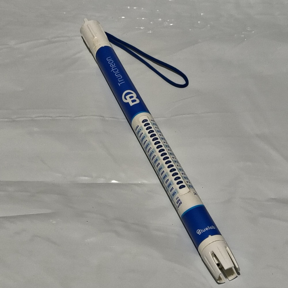 BlueLab Truncheon Original PPM Meter EC & CF Hydroponic Water Tester-Working