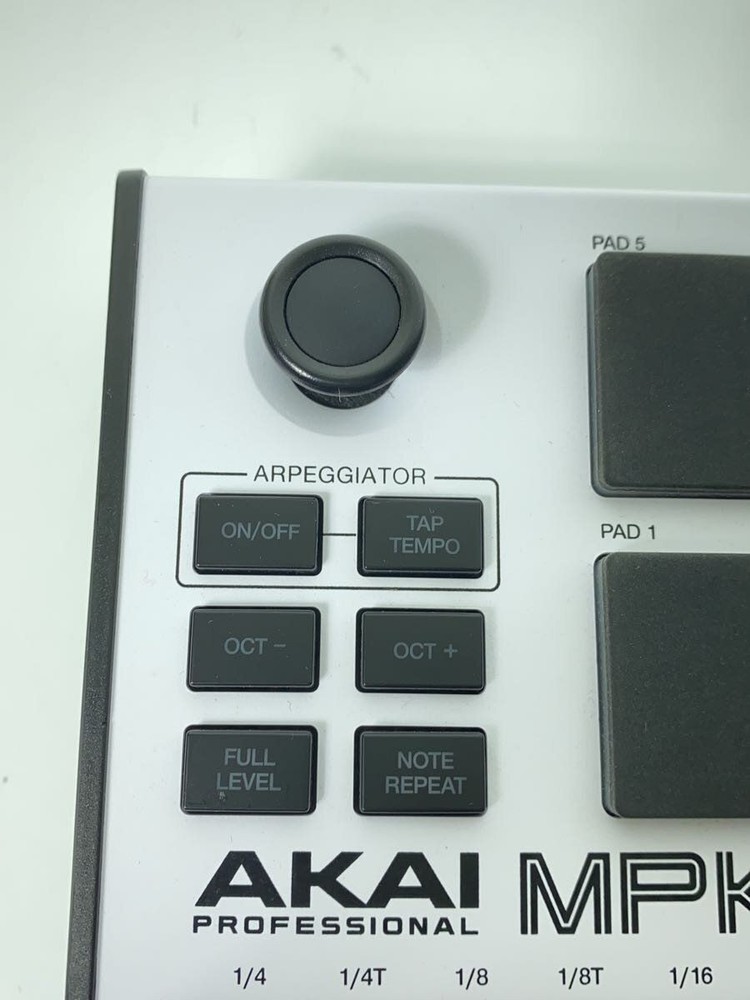AKAI Synthesizer MPK mini Used