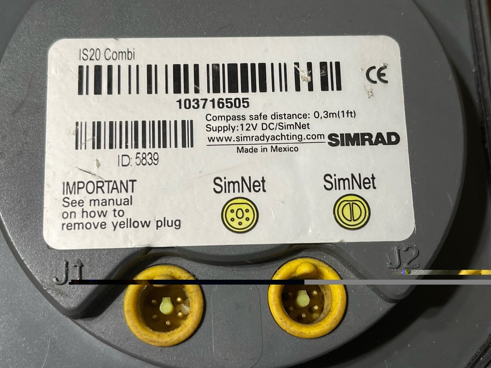 Simrad IS20 Combi Display with cover