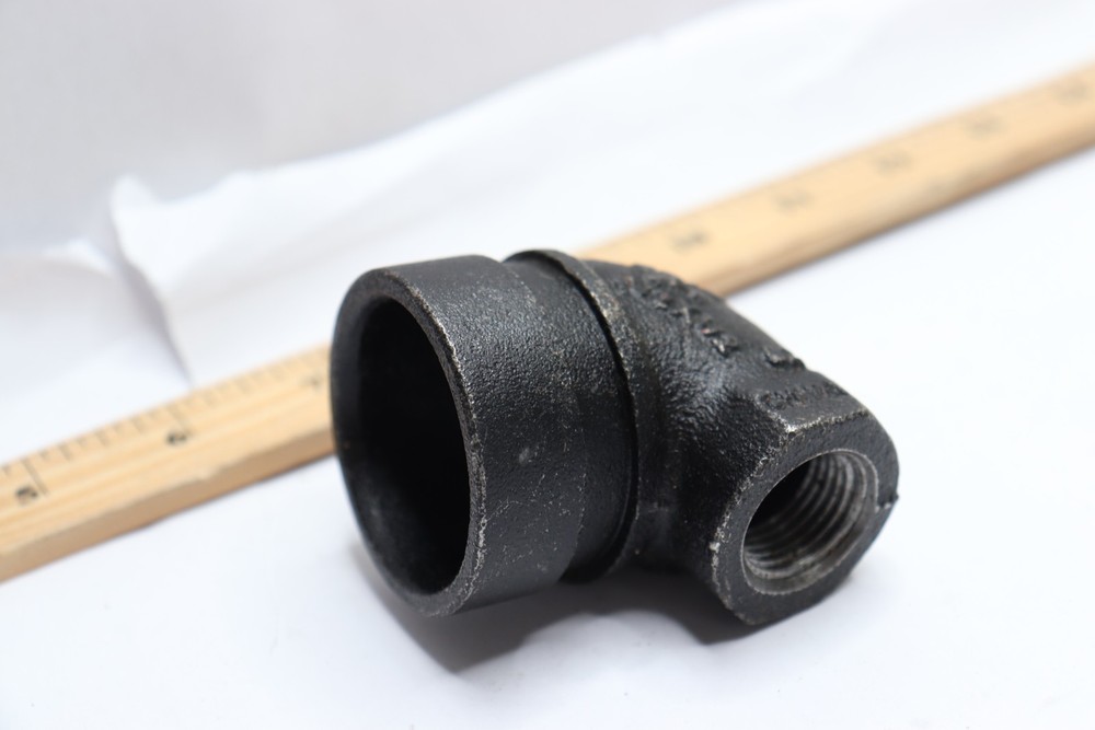 90 Degree Elbow Black 1-1/2" Socket x 1/2" Threaded