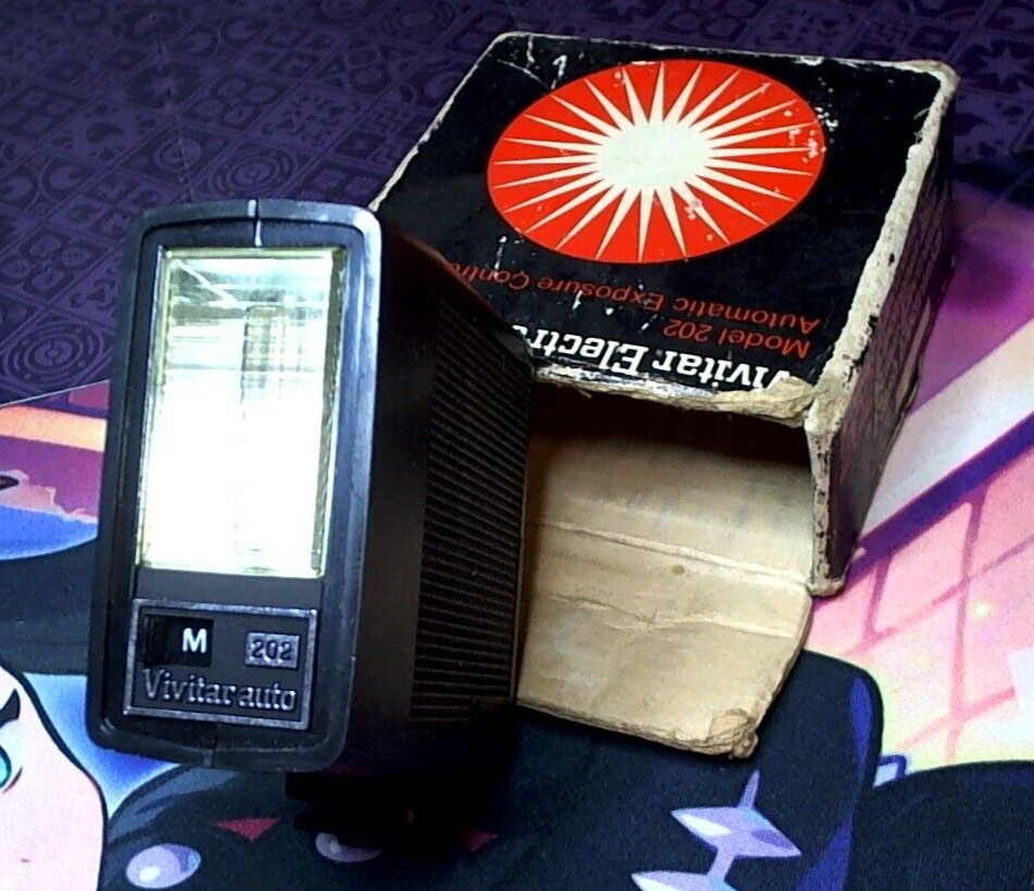 Vivitar Electronic Flash Model 202 With Automatic Exposure Control (1970’s)