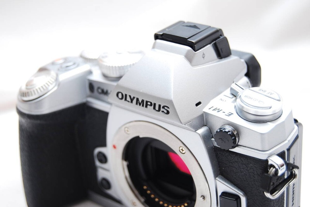 OLYMPUS Mirrorless Single-Lens Camera OM-D E-M1 Body Siler