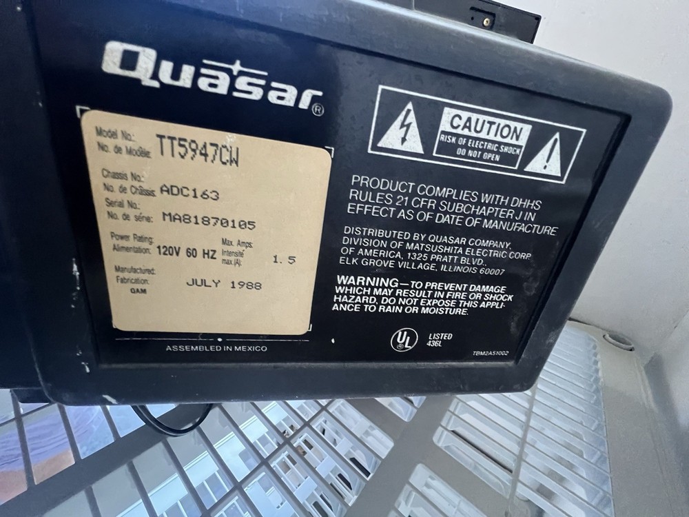 Quasar 80s vintage Tv