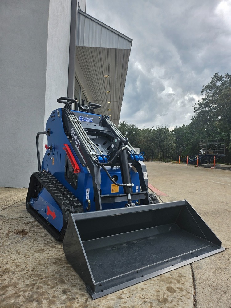 RIPPA RS03 Skid Steer Loader with B&S XR2100 engine