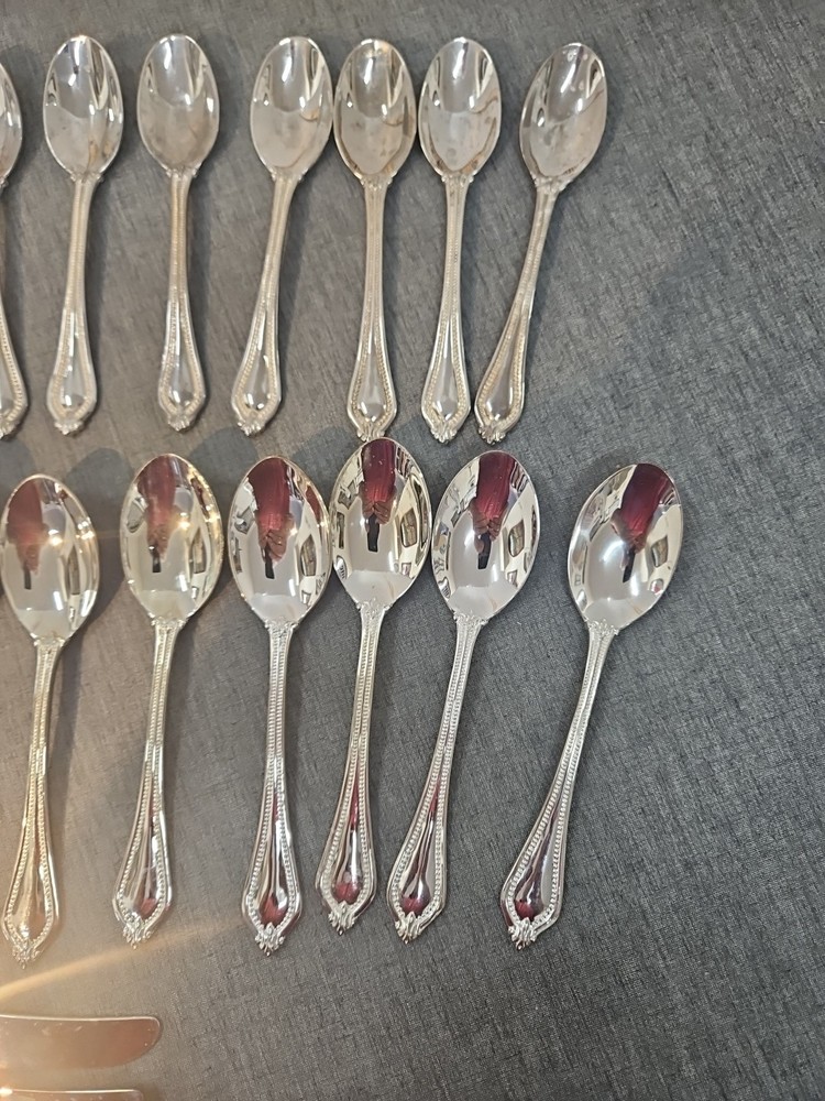 International Silver-Plated Yorkshire Bead Flatware 35pc 7 Place Settings