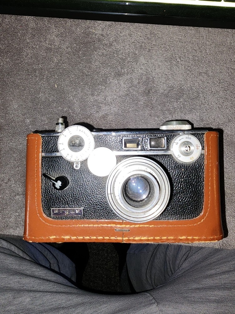 Argus C3 Black Vintage Rangefinder Camera with Brown Leather Case