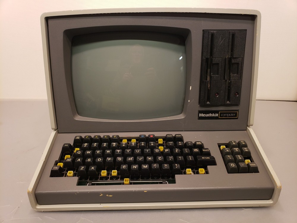 Vintage Heathkit H89 Personal Computer Dual Floppy *Powers On *Missing Keys