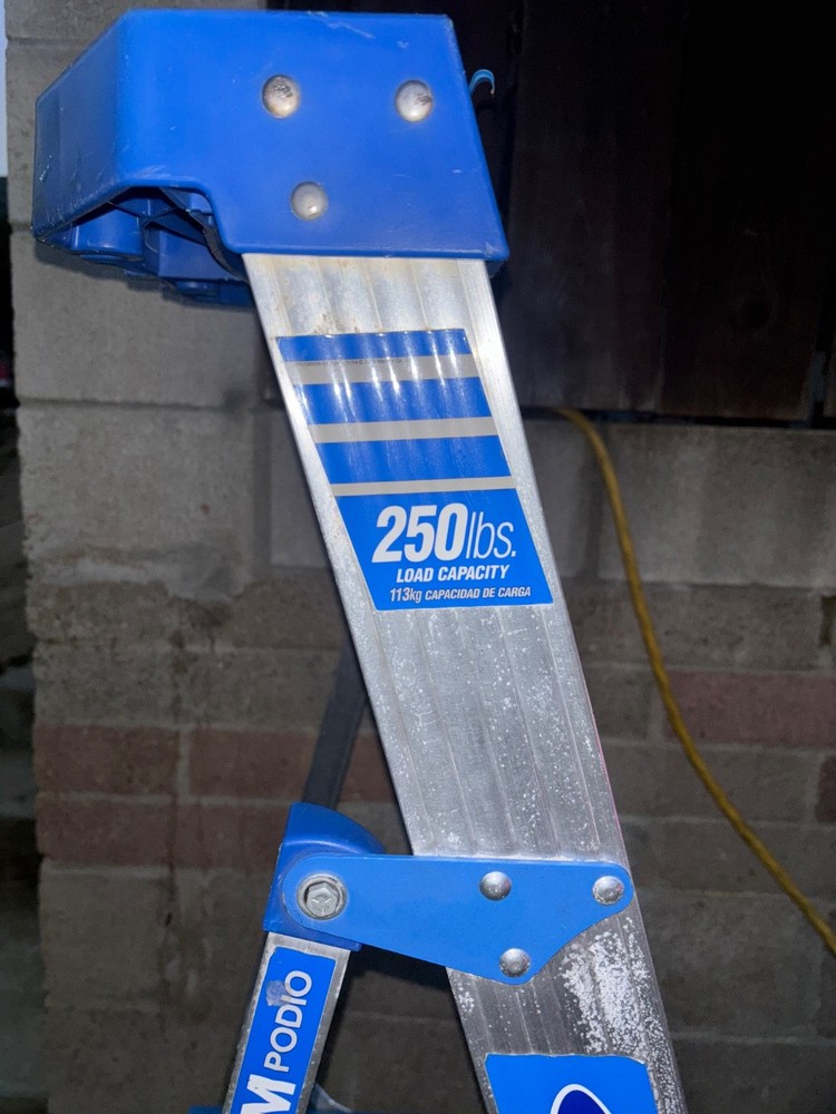 Werner Aluminum Podium Ladder 250 lb Load Capacity Compact Platform Step Ladder