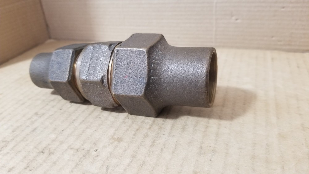 Mueller Straight Coupling with threaded Copper Flare Nut