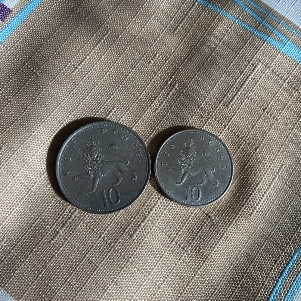 2 Coins England Different 10 Pence Styles 1979 , 1992