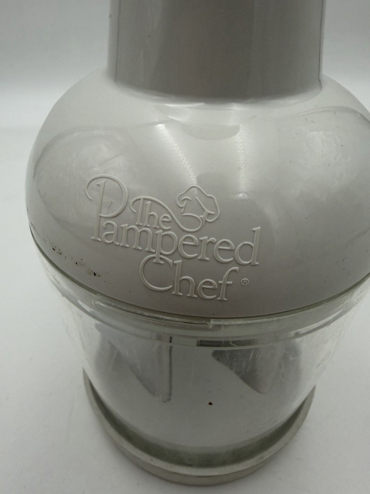 Pampered Chef Push Function Food Chopper - White Read