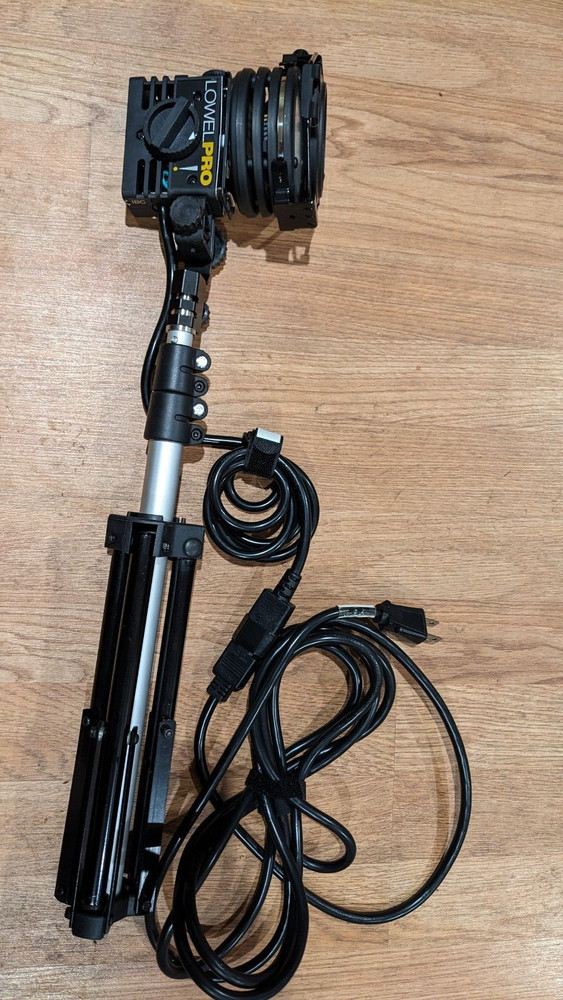 LowelPro light w/tripod