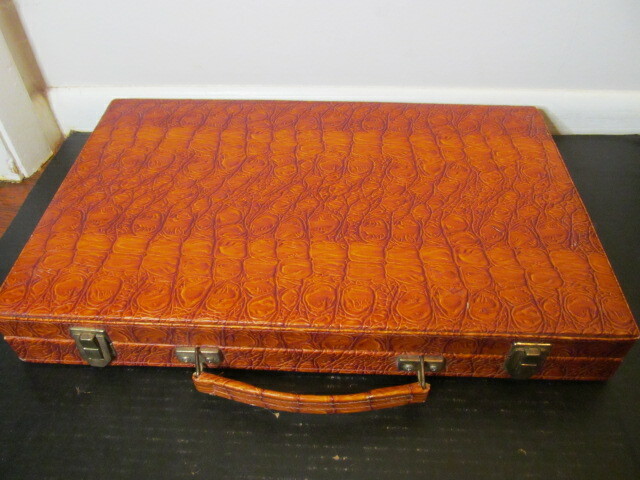 Unique Textured Case Backgammon Game, Complete, Very Good Condition