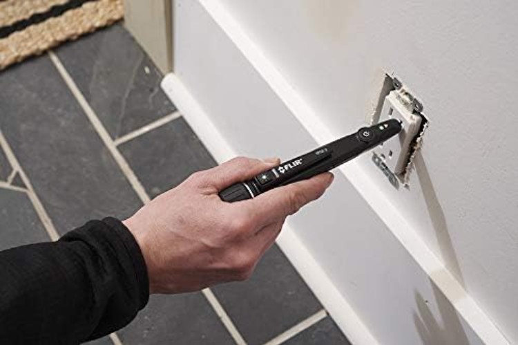 CAT IV Non-Contact Voltage Detector with LED Flashlight