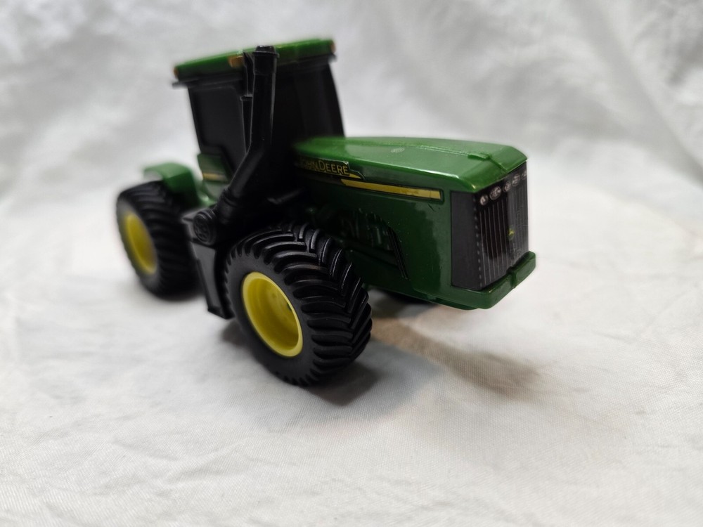 ERTL John Deere Tractor 1:64 - D0520YL01