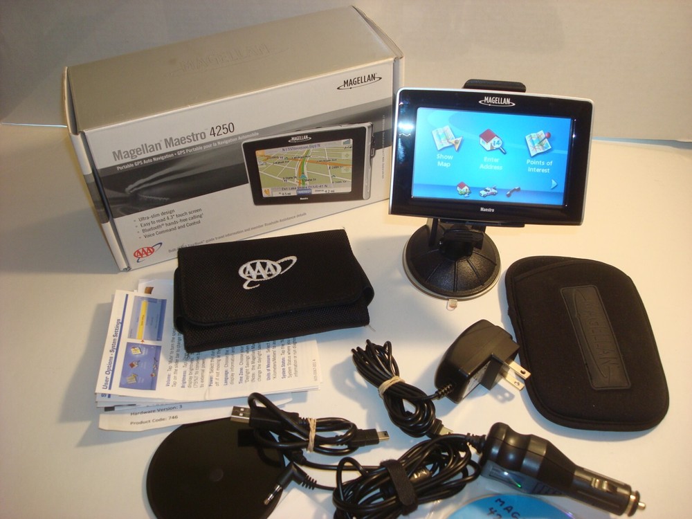 Magellan Maestro 4250 Black 4.3"  Touchscreen Bluetooth GPS Navigator Bundle