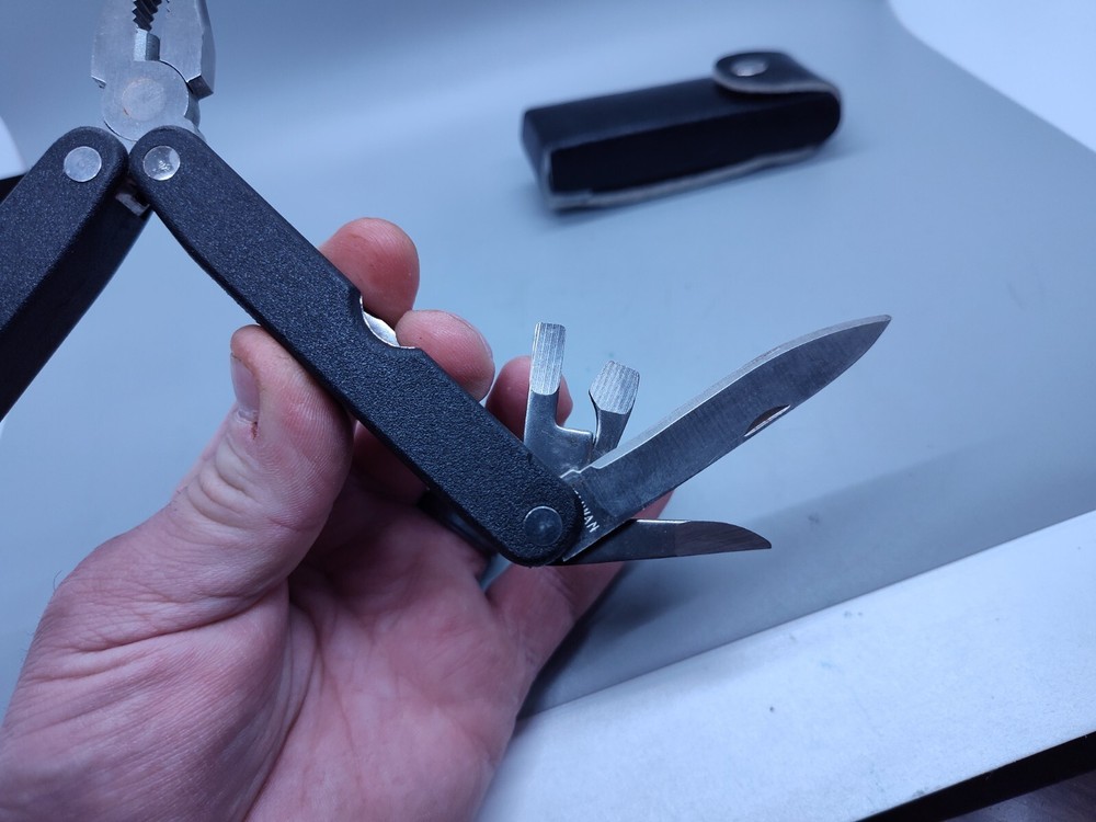 UNBRANDED MULTI TOOL KNIFE PLIERS FILE SCREWDRIVER w/ SHEATH