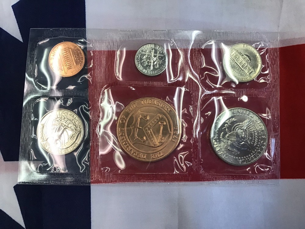 1995-D Official US Mint Souvenir Set as pictured.
