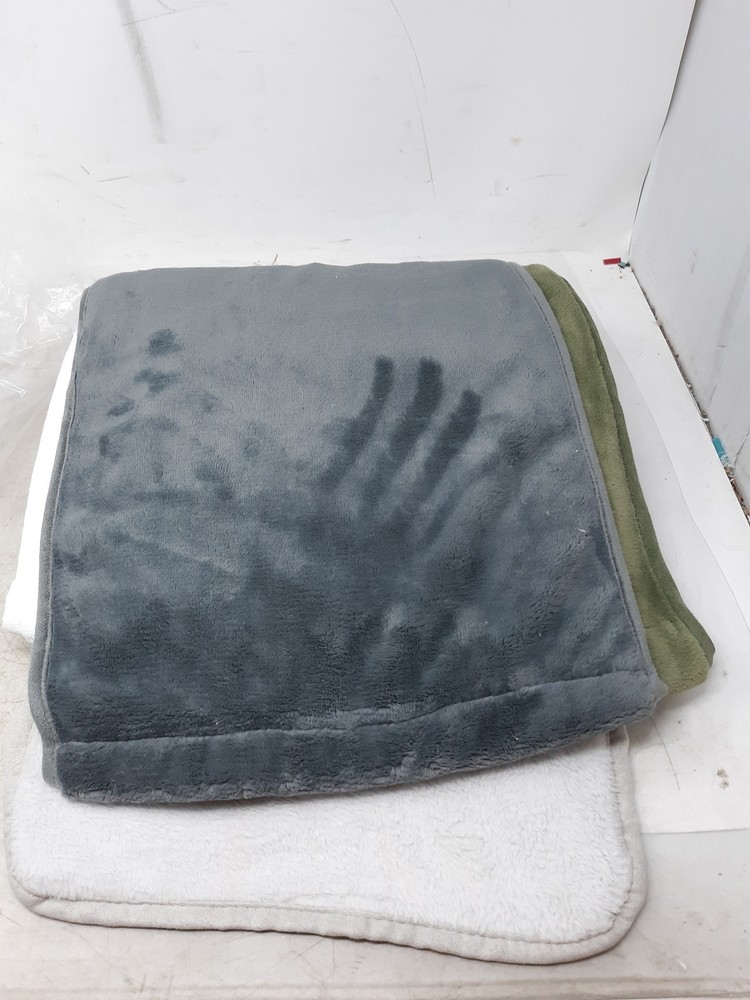 Comfort Collection Plush Blanket Display Sample 7pc Set 12"x24" for Sleepnumber