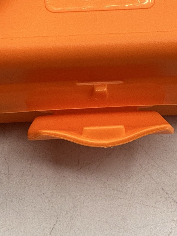 Tupperware Sandwich Keeper 3752A-4 Orange